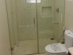 bathroom-with-glass-partition